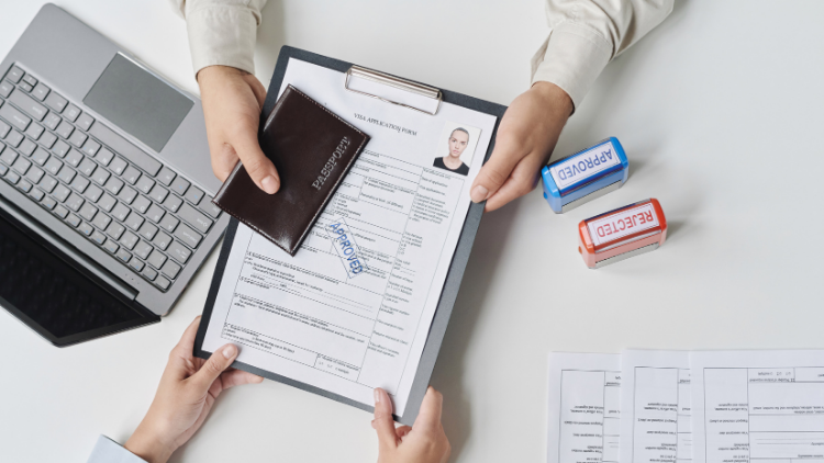 Giấy tờ làm visa 1 năm sẽ được xem xét theo từng trường hợp cụ thể để đảm bảo đúng quy định